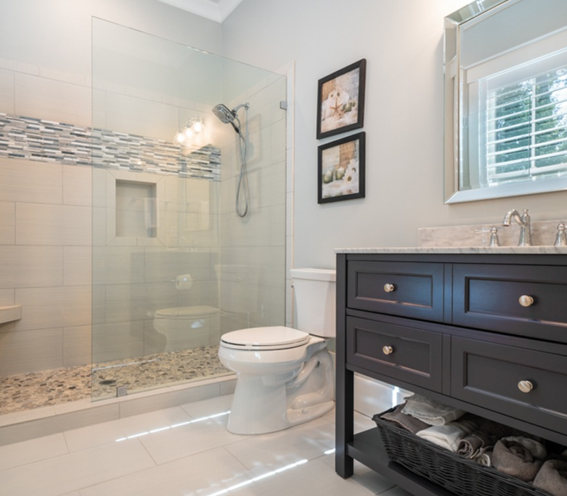 Minimal stone tile guest bath